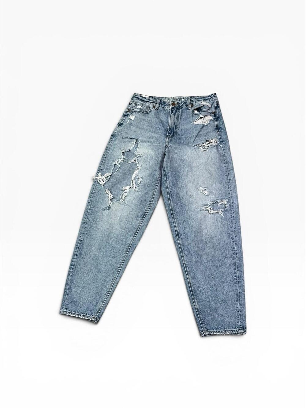 American Eagle Relaxed Mom Jeans 6  Long Distressed Light Wash Denim